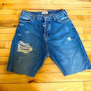 Free people denim shorts, size 28